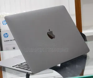 New Laptop Apple MacBook 2020 8GB Intel Core 3 SSD 256GB