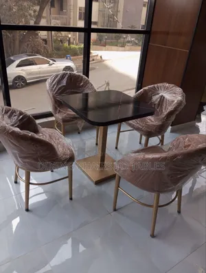 Quality የካፌ የሬስቶራንት የሆቴል የባር ወምበርና ጠረጼዛ