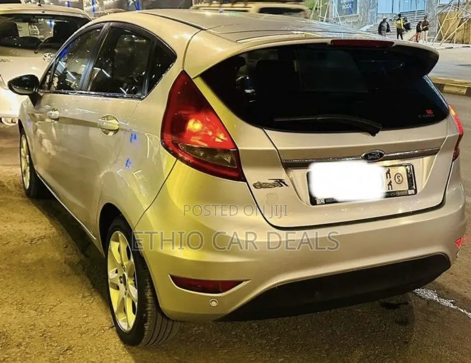Ford Fiesta 2012 Silver
