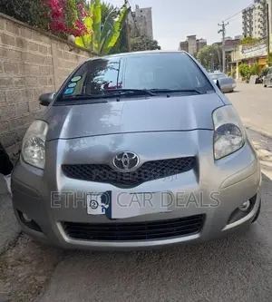 Toyota Yaris 2010 Silver