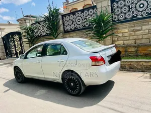 Toyota Belta 2010 Silver