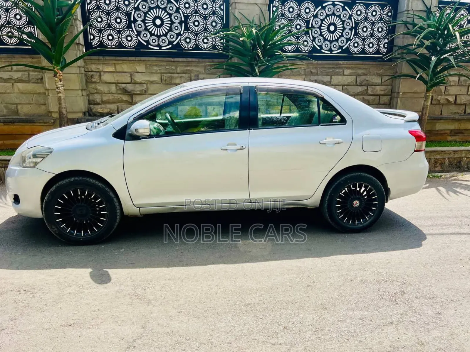 Toyota Belta 2010 Silver