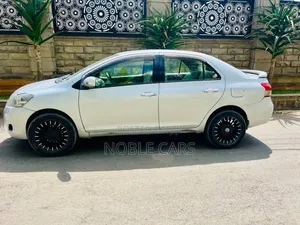 Toyota Belta 2010 Silver