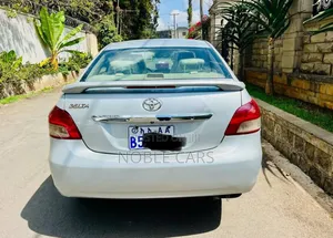 Toyota Belta 2010 Silver