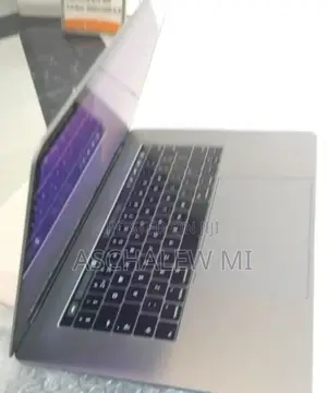New Laptop Apple MacBook Pro 2017 16GB Intel Core i7 SSD 512GB