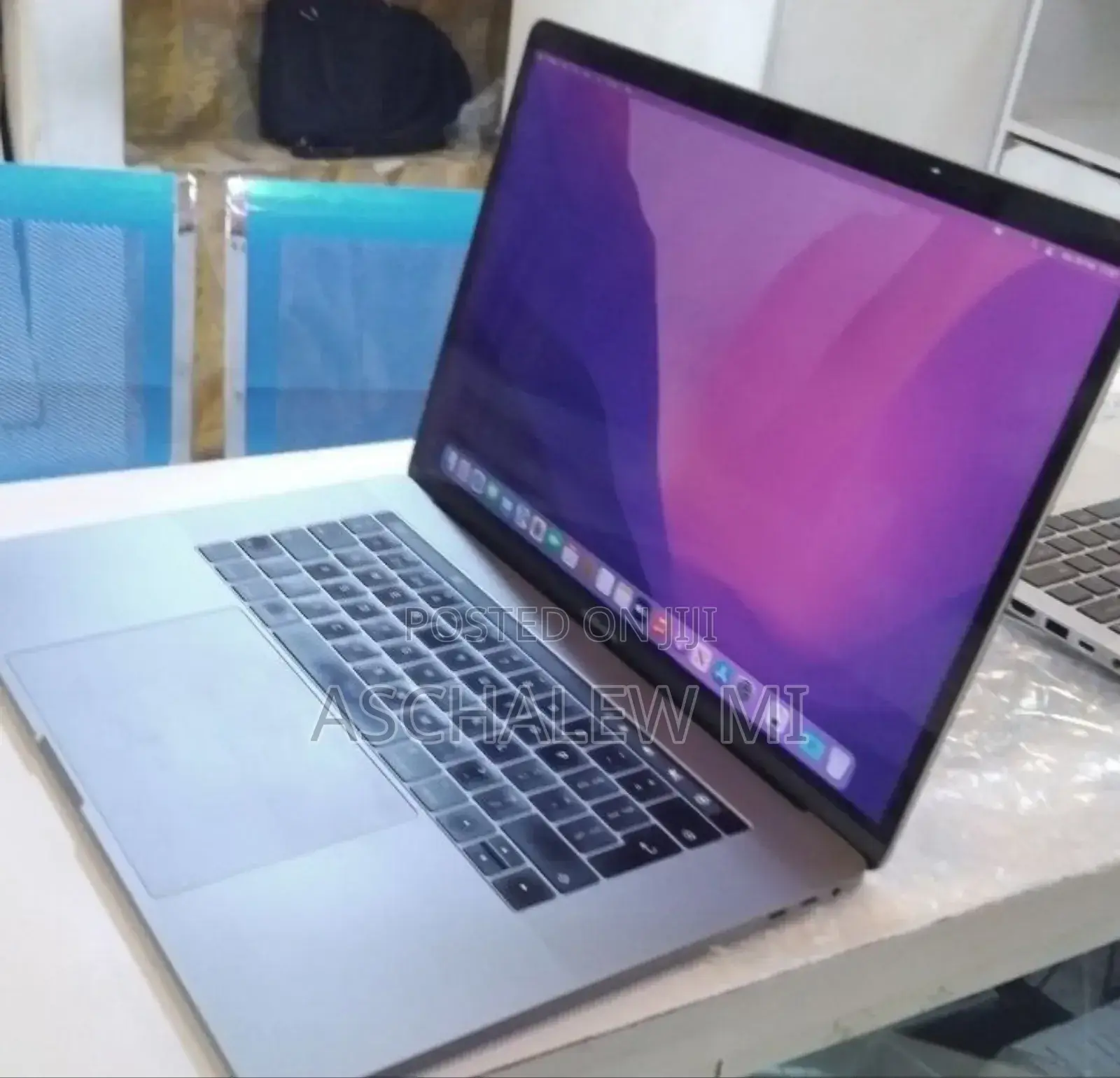 New Laptop Apple MacBook Pro 2017 16GB Intel Core i7 SSD 512GB