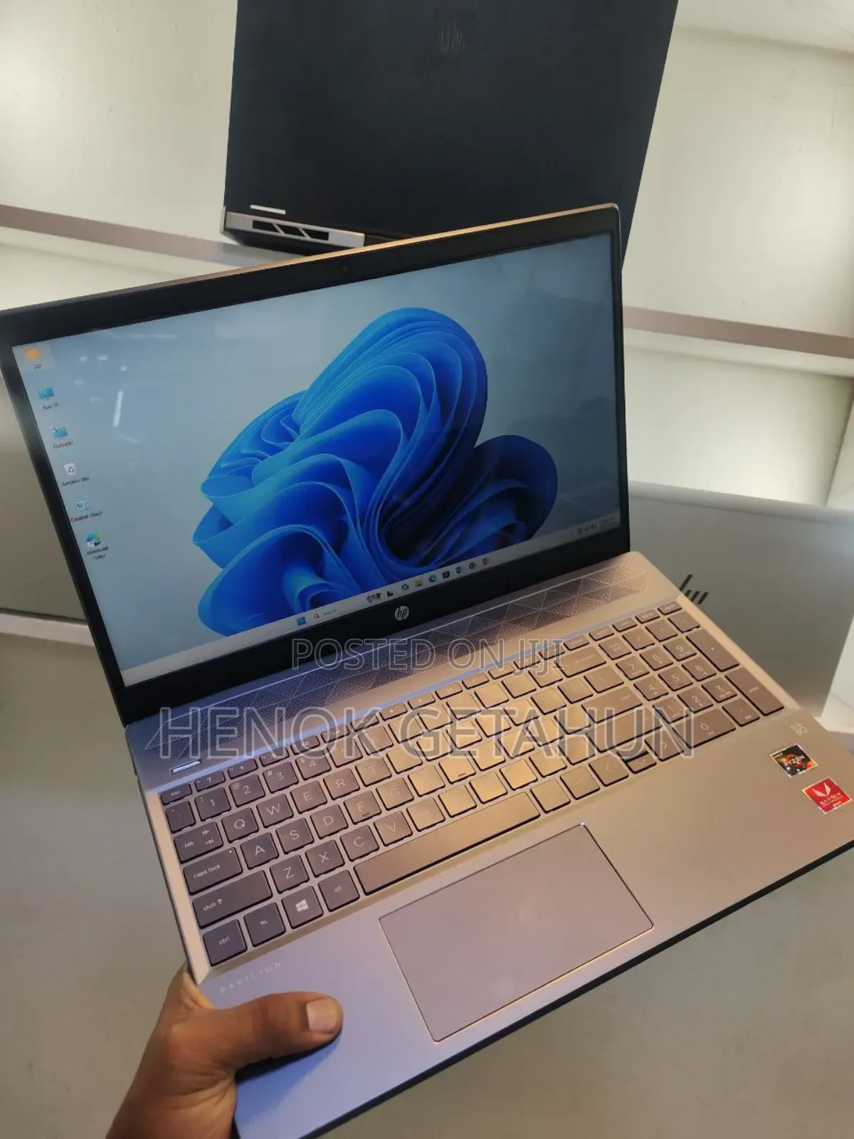 New Laptop HP Pavilion 15 8GB AMD Ryzen 5 SSD 512GB