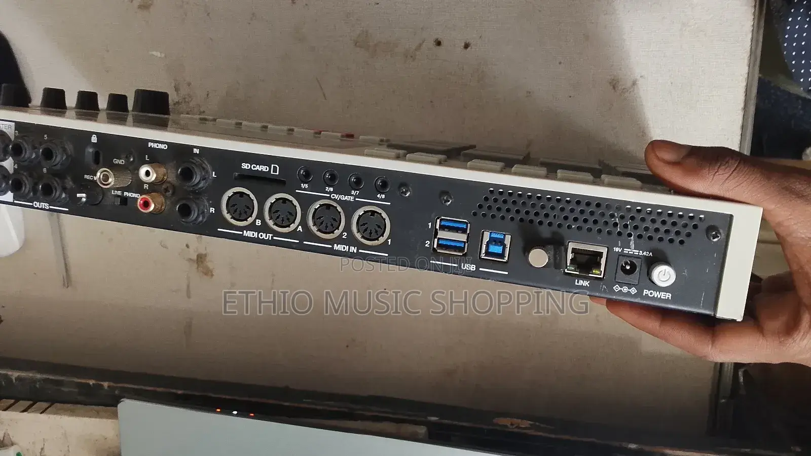 Akai Professional MPC Live Retro