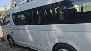 Toyota HiAce 2016