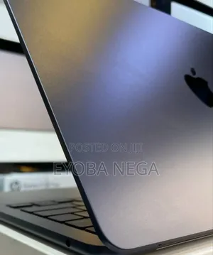 New Laptop Apple MacBook Air 2025 M4 13-inch 16GB Apple M4 SSD 512GB