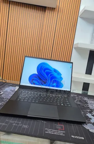 New Laptop Razer Blade 16GB Intel Core i7 SSD 512GB