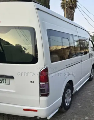 Toyota HiAce 2022
