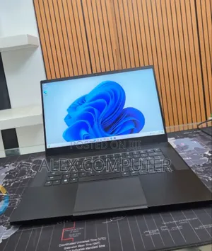 New Laptop Razer Blade 16GB Intel Core i7 SSD 512GB