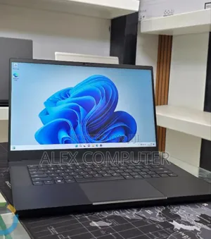 New Laptop Razer Blade 16GB Intel Core i7 SSD 512GB
