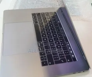 New Laptop Apple MacBook Pro 2017 16GB Intel Core i7 SSD 512GB