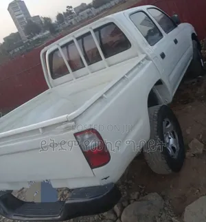 Toyota Hilux 2800 Raider D-Cab 2004 White