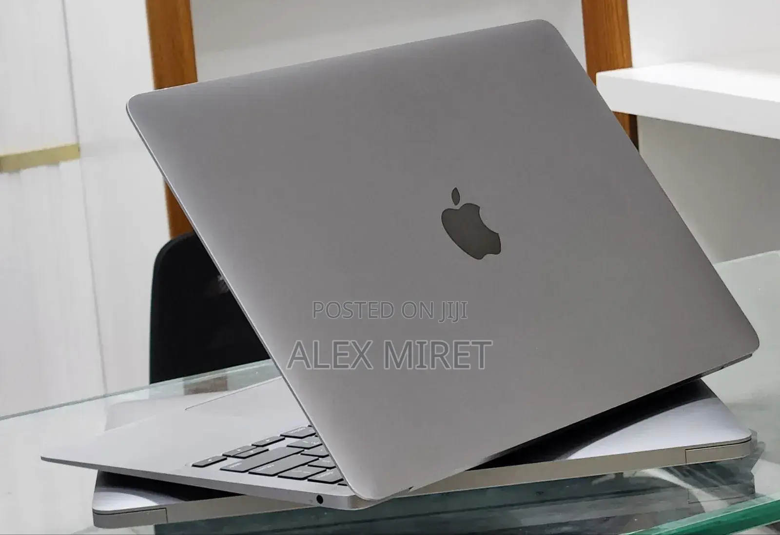New Laptop Apple MacBook 8GB Apple M1 SSD 256GB