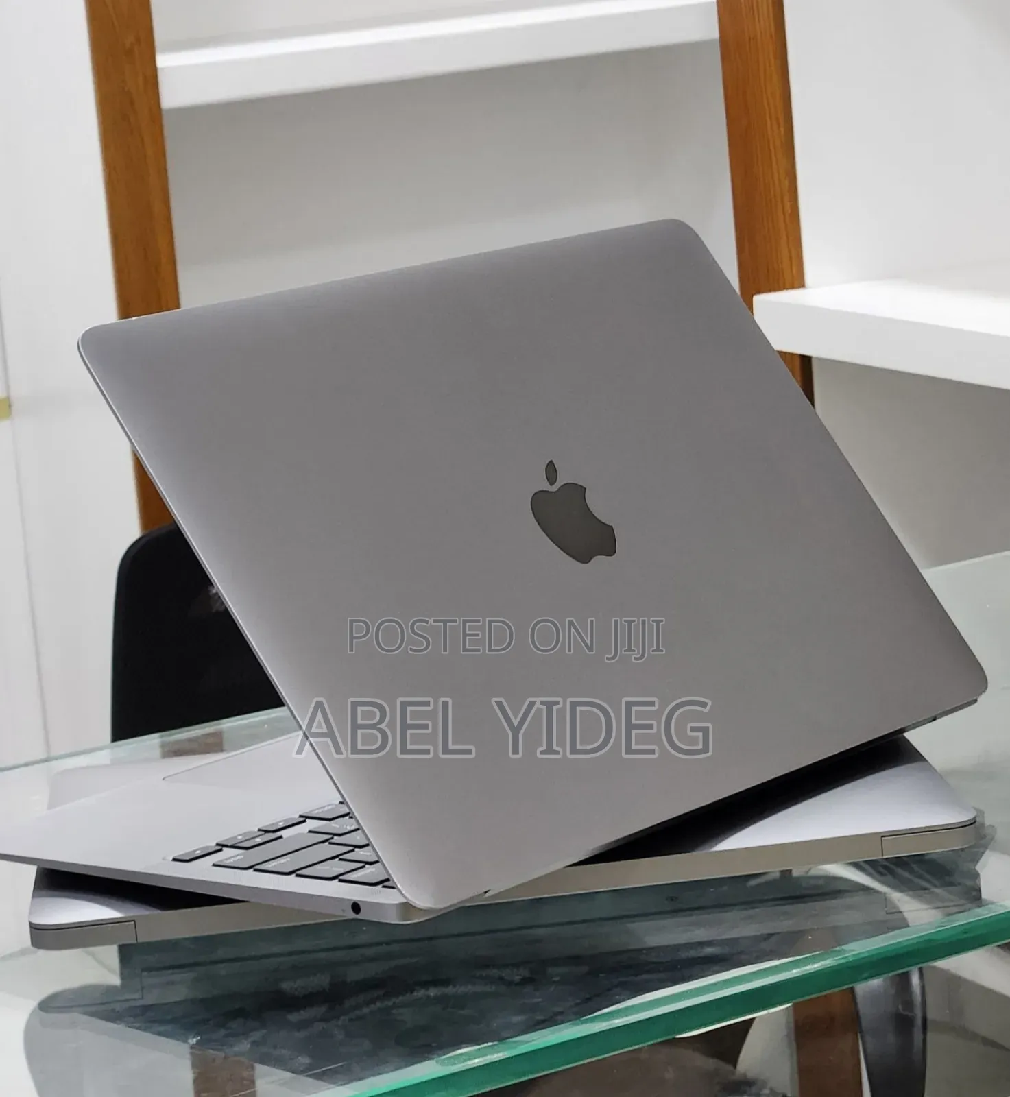 New Laptop Apple MacBook Pro 8GB Apple M1 SSD 256GB