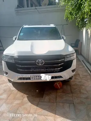 Toyota Land Cruiser 2022 White