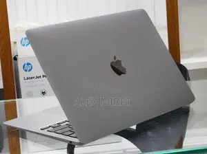 New Laptop Apple MacBook 8GB Intel Core i3 SSD 256GB