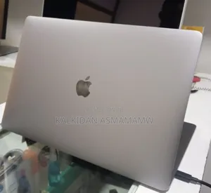 New Laptop Apple MacBook Pro 2017 16GB Intel Core i7 SSD 512GB