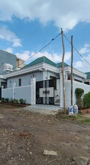 Furnished 3bdrm Villa in Yeka for sale