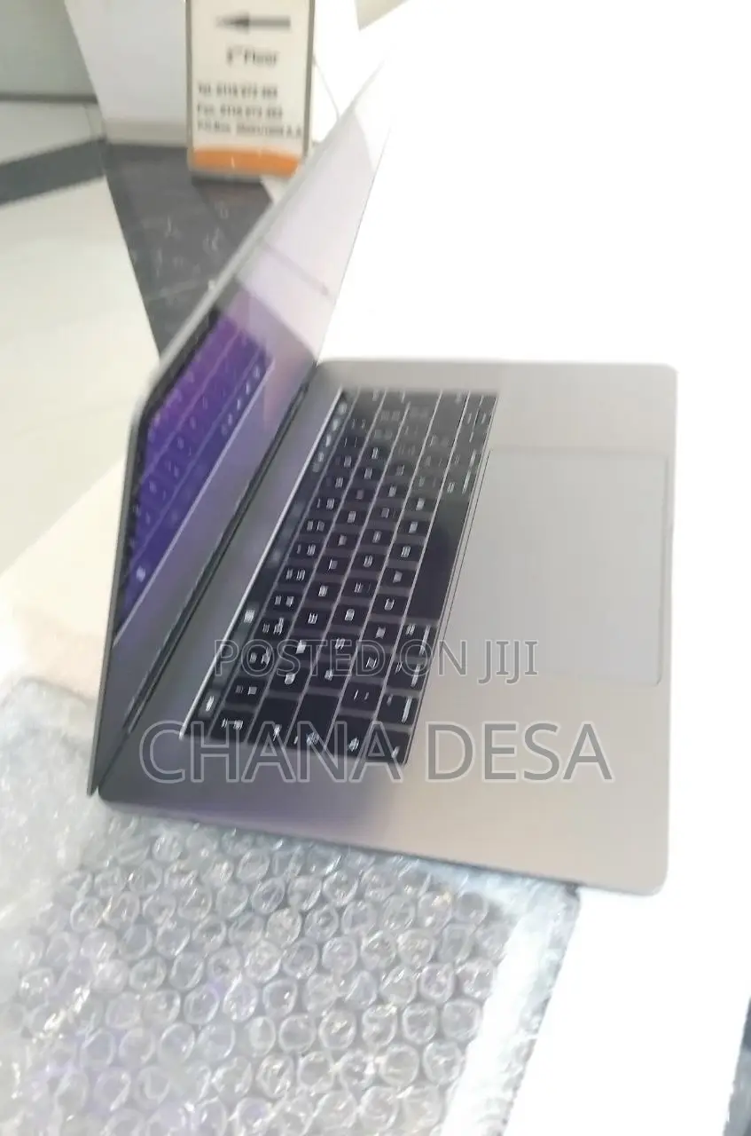 New Laptop Apple MacBook Pro 2017 16GB Intel Core i7 SSD 512GB