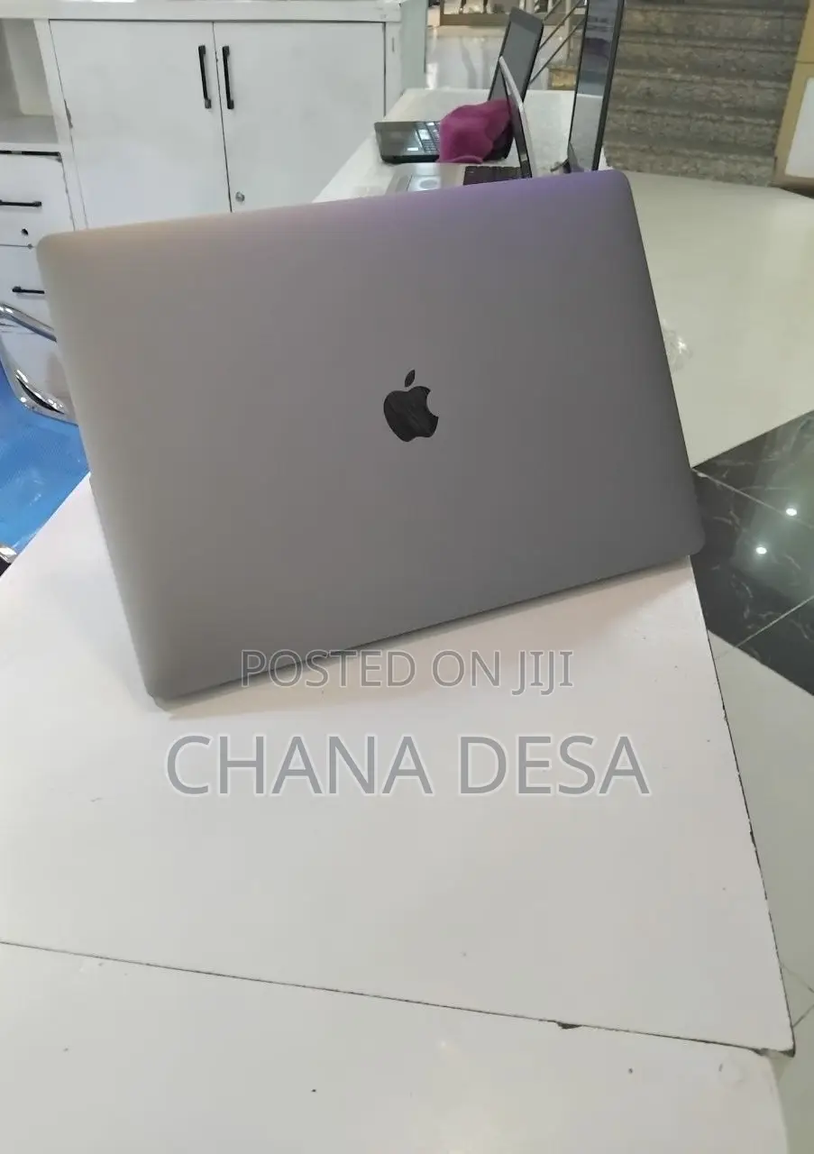 New Laptop Apple MacBook Pro 2017 16GB Intel Core i7 SSD 512GB