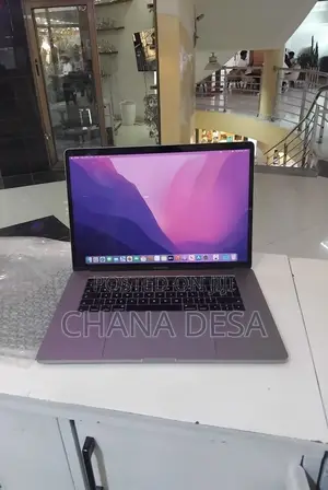 New Laptop Apple MacBook Pro 2017 16GB Intel Core i7 SSD 512GB