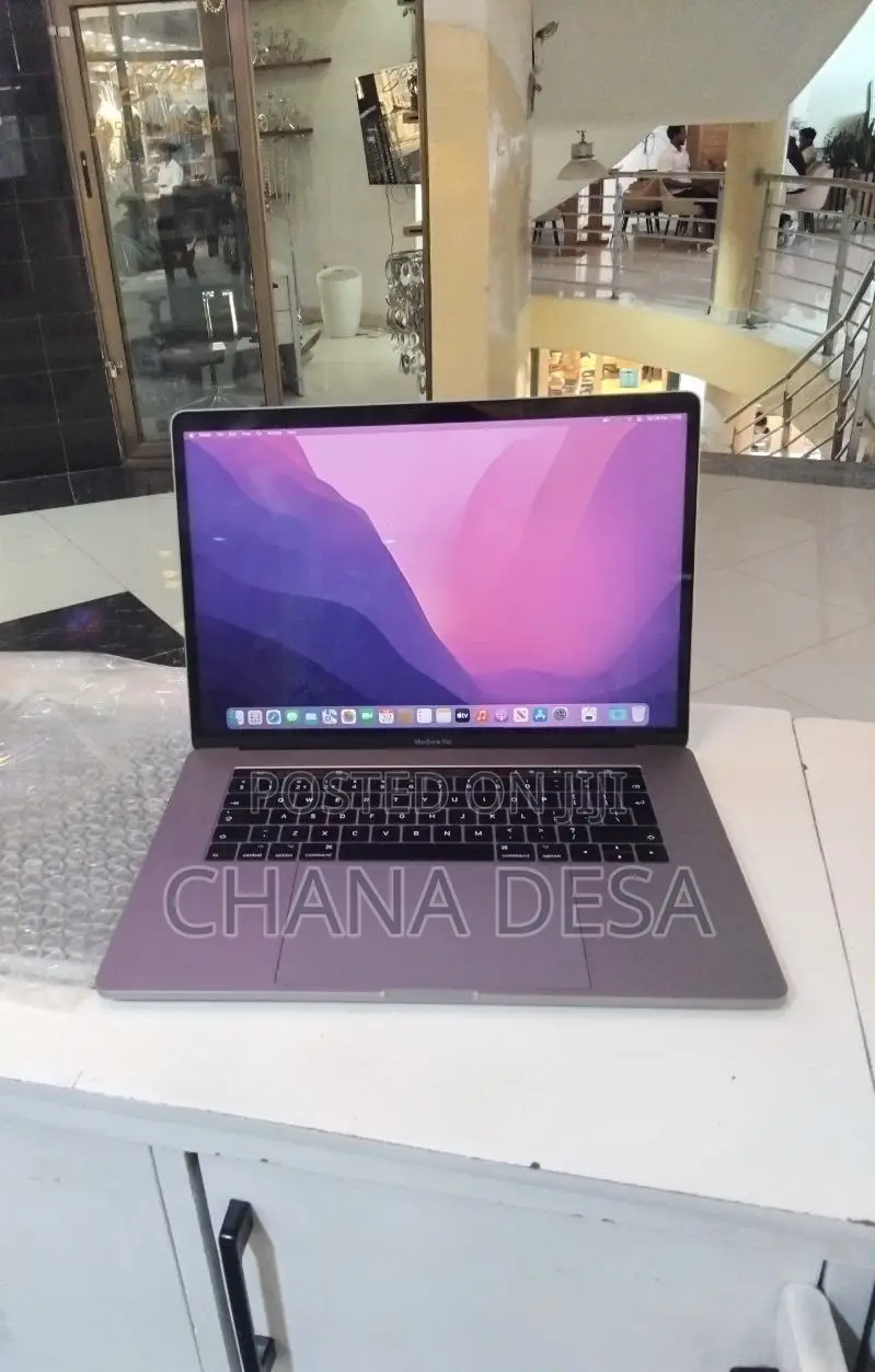 New Laptop Apple MacBook Pro 2017 16GB Intel Core i7 SSD 512GB