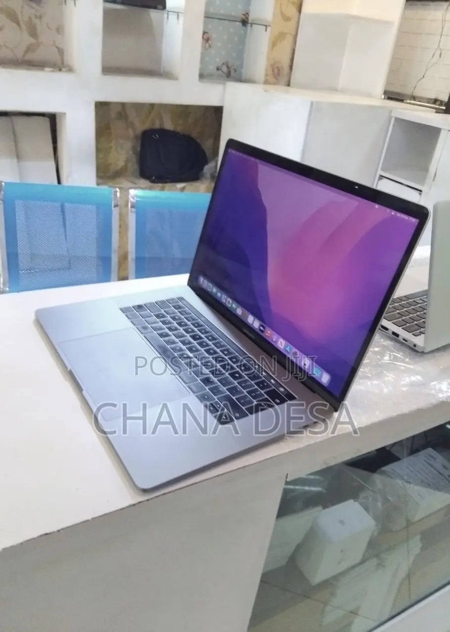 New Laptop Apple MacBook Pro 2017 16GB Intel Core i7 SSD 512GB