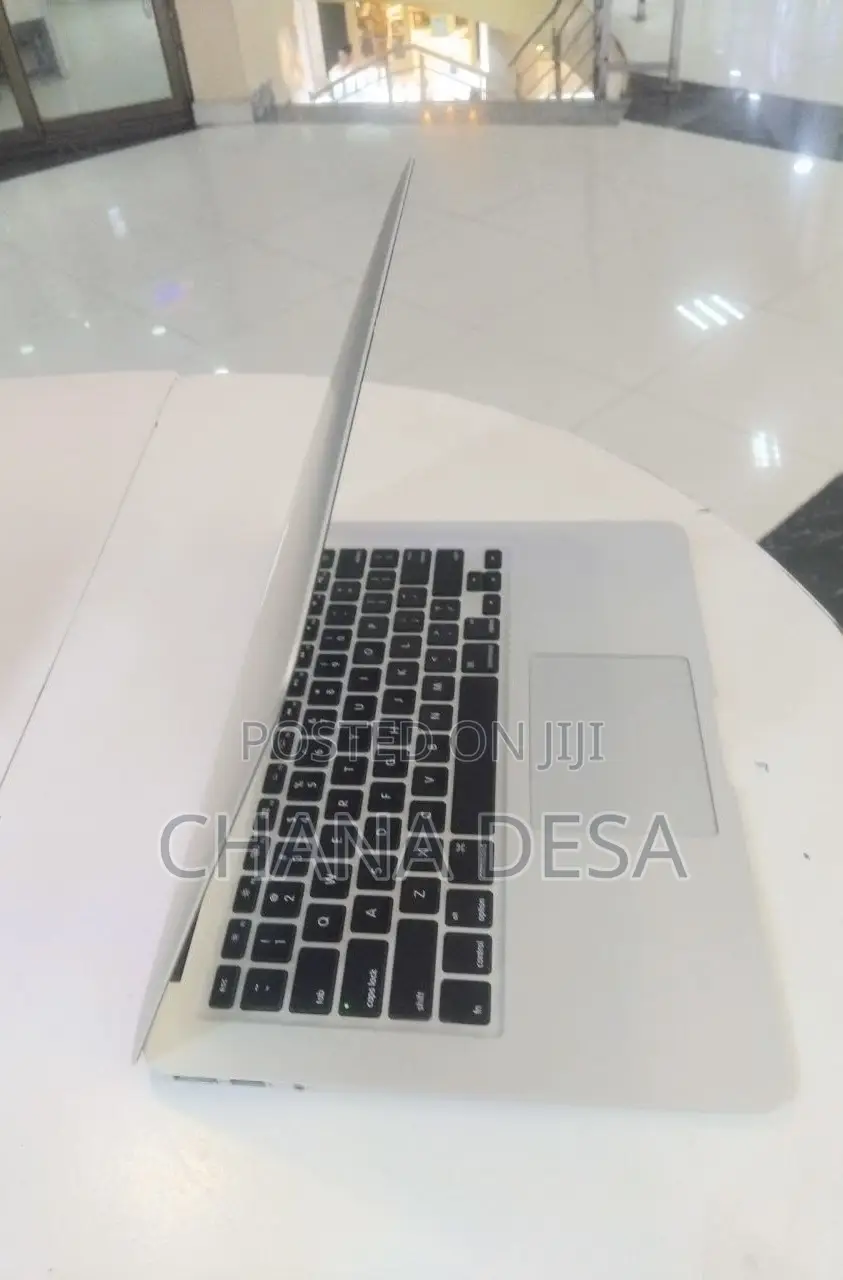 New Laptop Apple MacBook Air 2025 M4 13-inch 4GB Apple M1 Max SSD 256GB