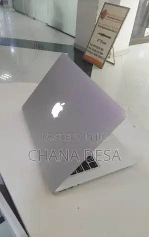 New Laptop Apple MacBook Air 2025 M4 13-inch 4GB Apple M1 Max SSD 256GB