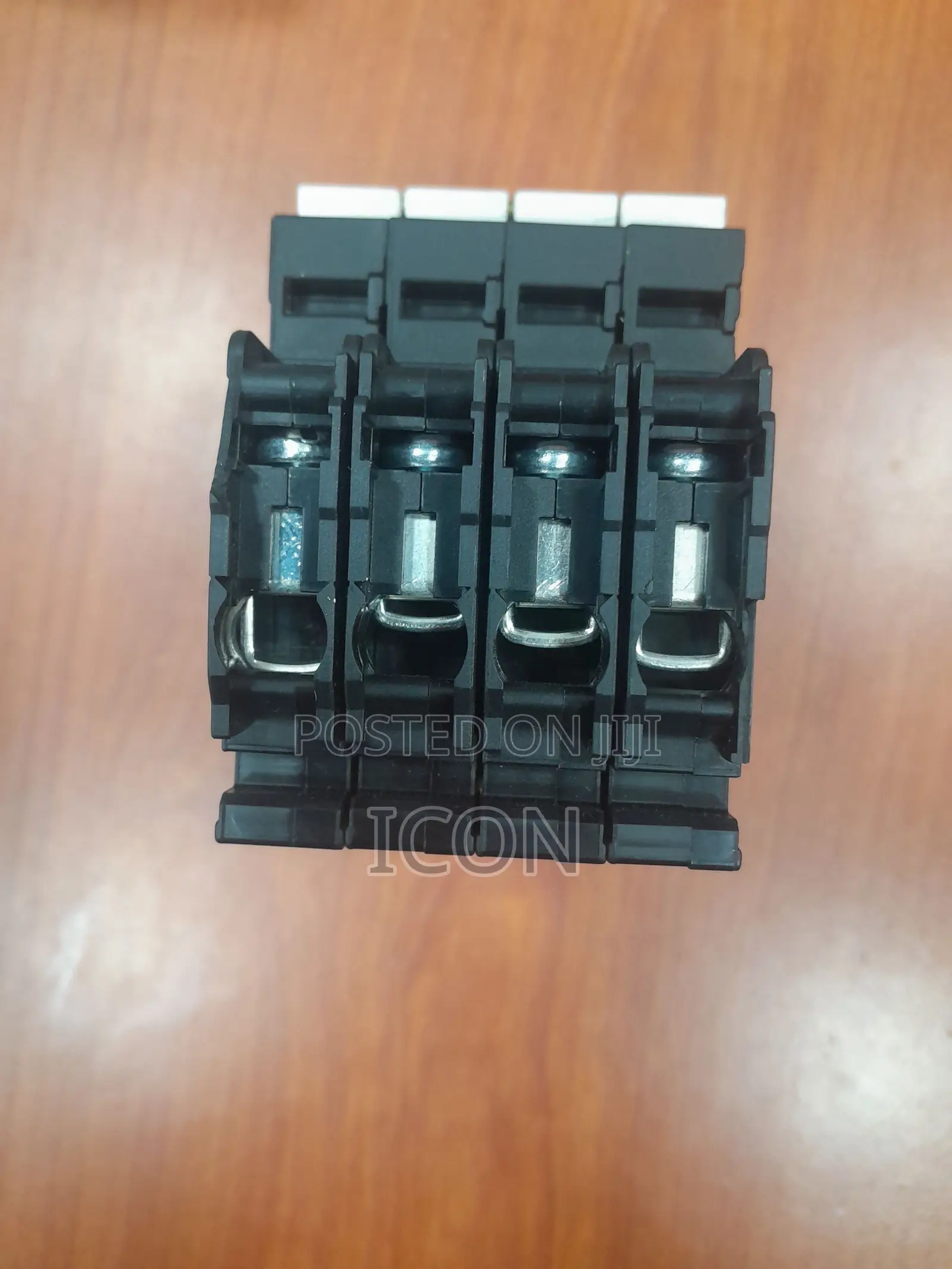 Dc Breaker 200a