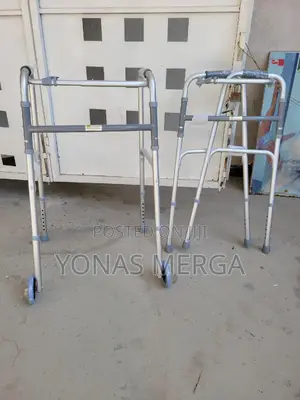 Foldable Walker怭潯walking Option Which Allows Users to Walk
