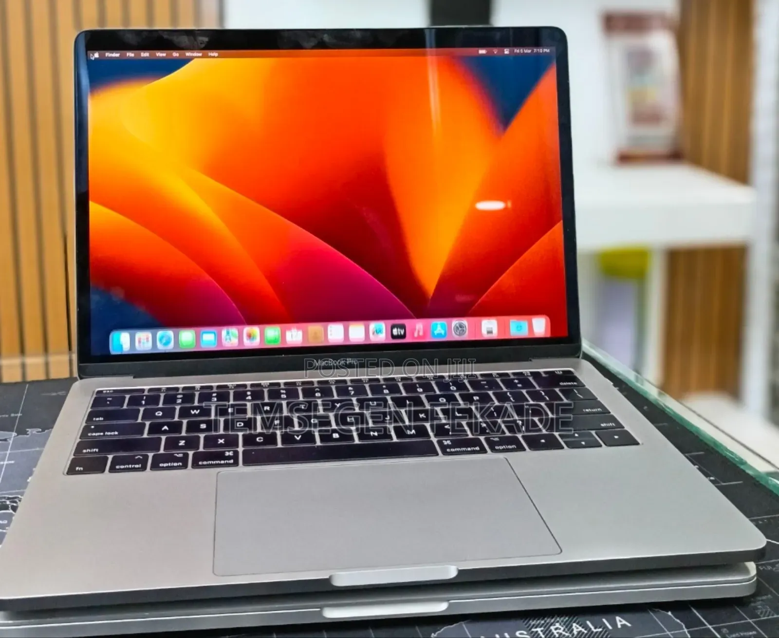 New Laptop Apple MacBook Pro 2017 8GB Intel Core i5 SSD 128GB