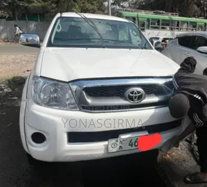 Toyota Hilux 2008 White