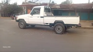 Toyota Land Cruiser 2011 White