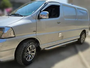 Toyota Grand HiAce 2009 Silver