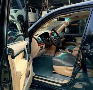 Toyota Land Cruiser 2012