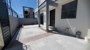 8bdrm House in Bole for sale