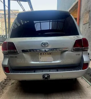 Toyota Land Cruiser 2011 Silver