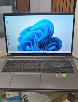 New Laptop HP ZBook Firefly 15 G7 16GB Intel Core i7 SSD 512GB