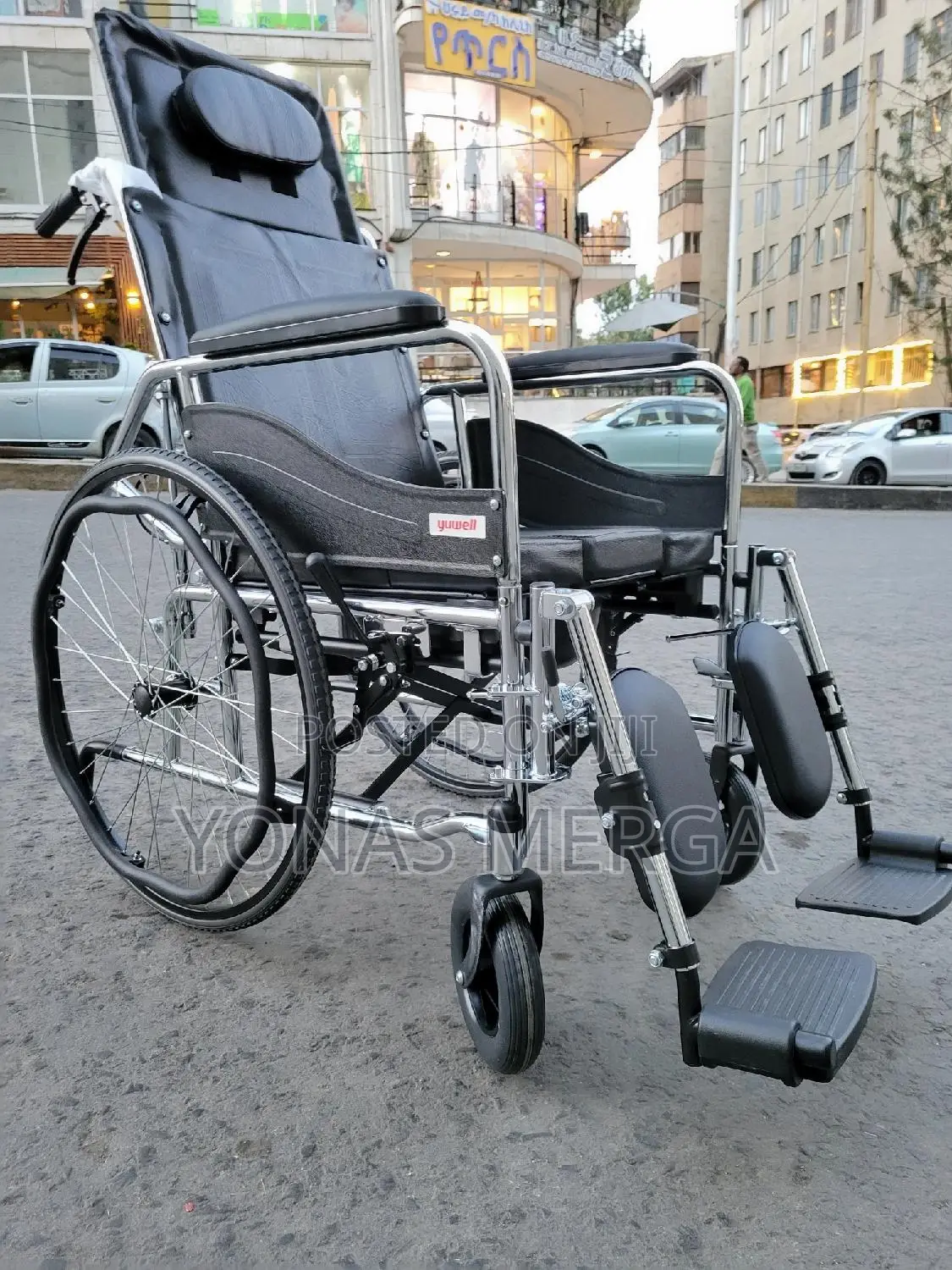 Toilet Wheelchair恭Doors and Case Space
