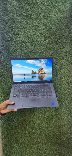 New Laptop Dell Latitude 5300 16GB Intel Core i5 SSD 256GB