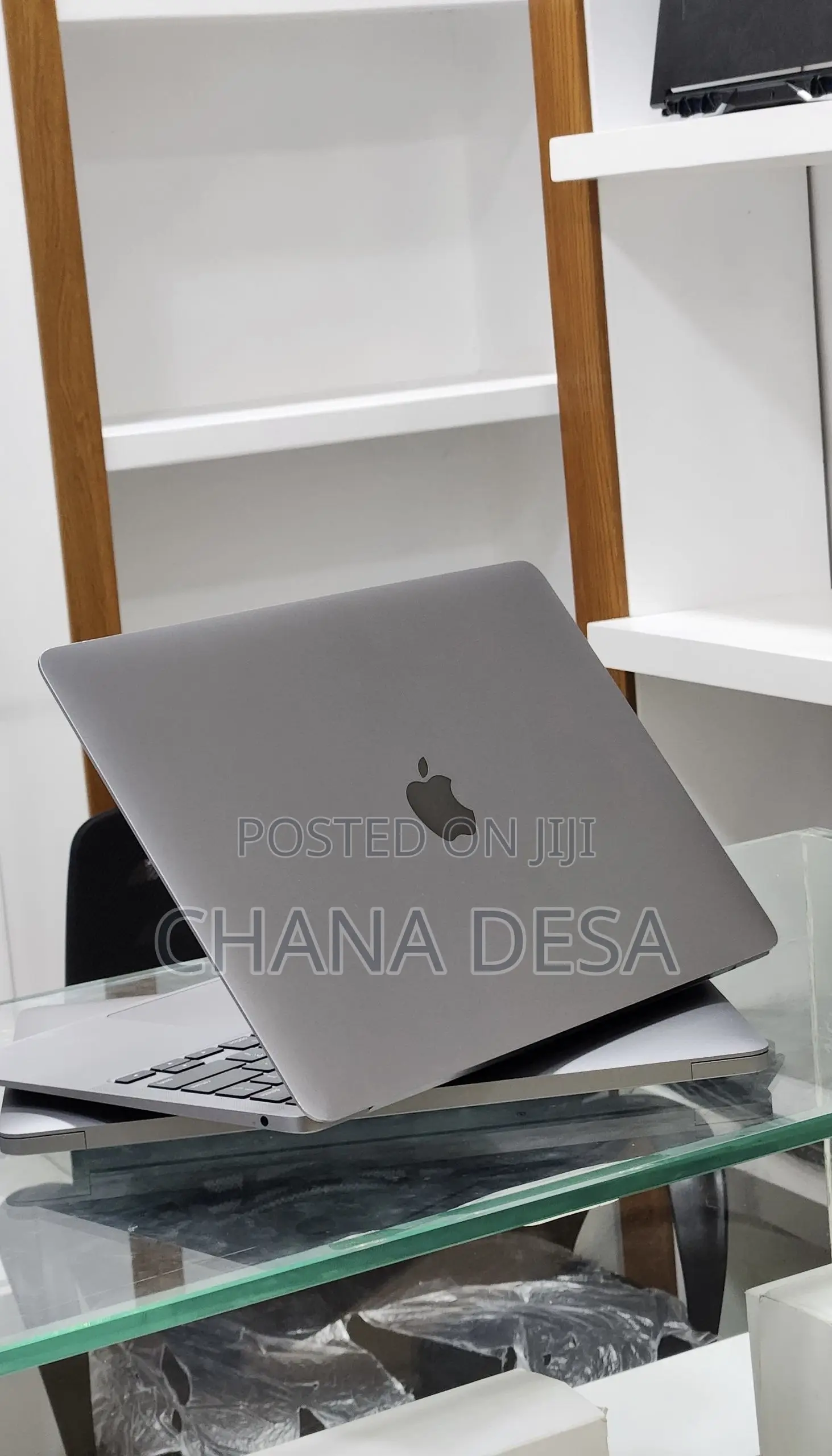 New Laptop Apple MacBook Pro M1 8GB Apple M1 SSD 256GB