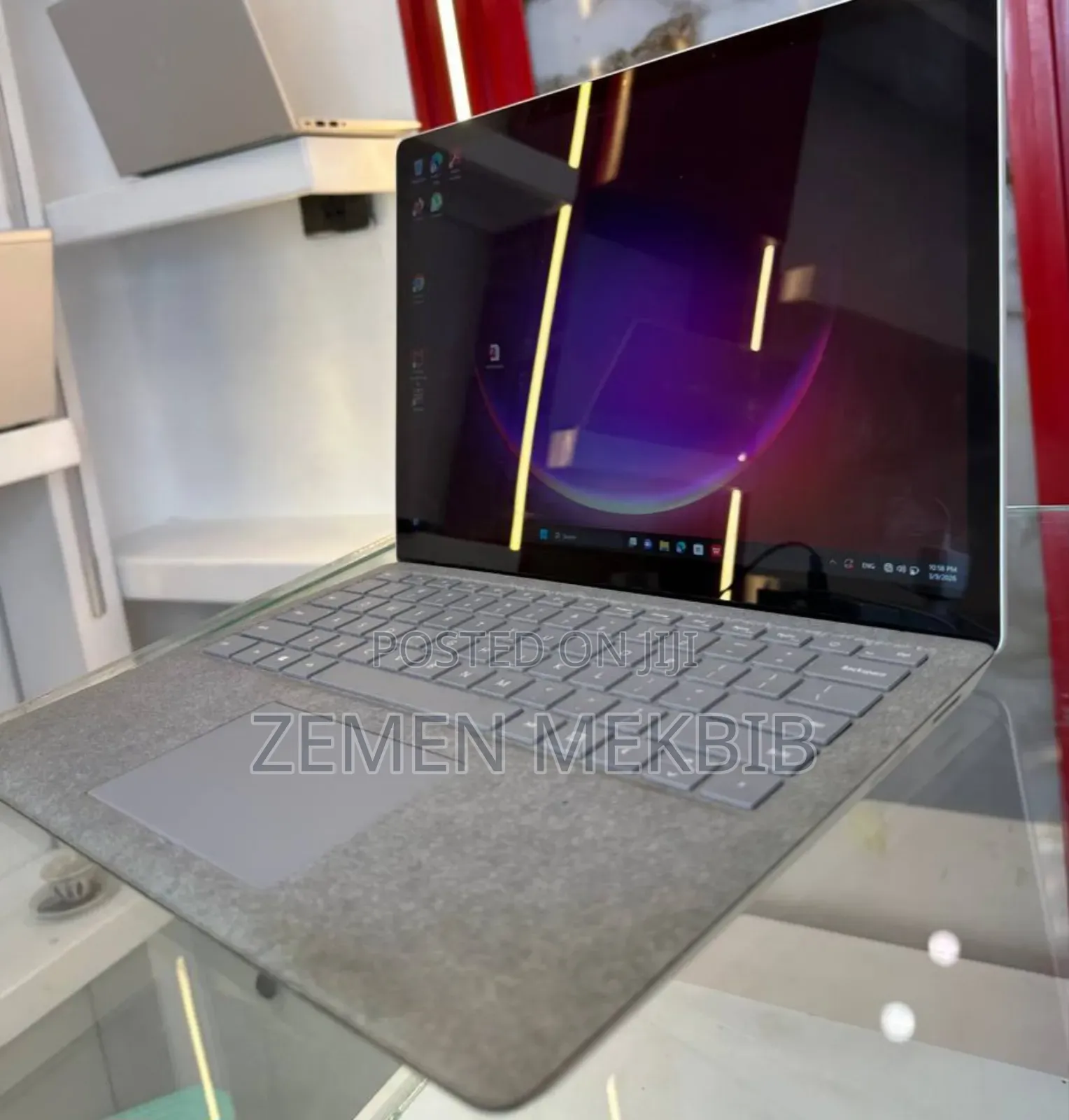 New Laptop Microsoft Surface 8GB Intel Core i5 SSD 256GB
