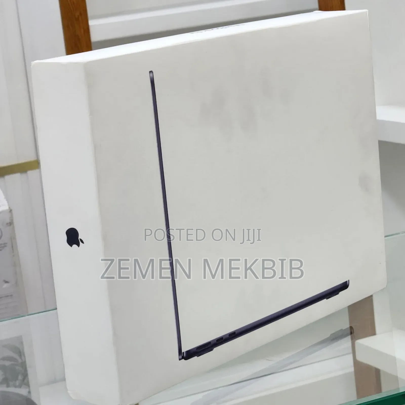New Laptop Apple MacBook Air 2025 M4 15-inch 16GB SSD 256GB