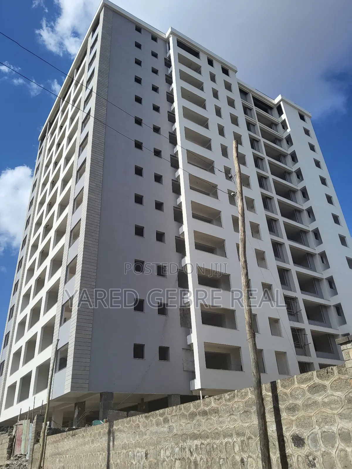 2bdrm Apartment in በCmcየተባበሩት 95% የተገነባ, Yeka for sale