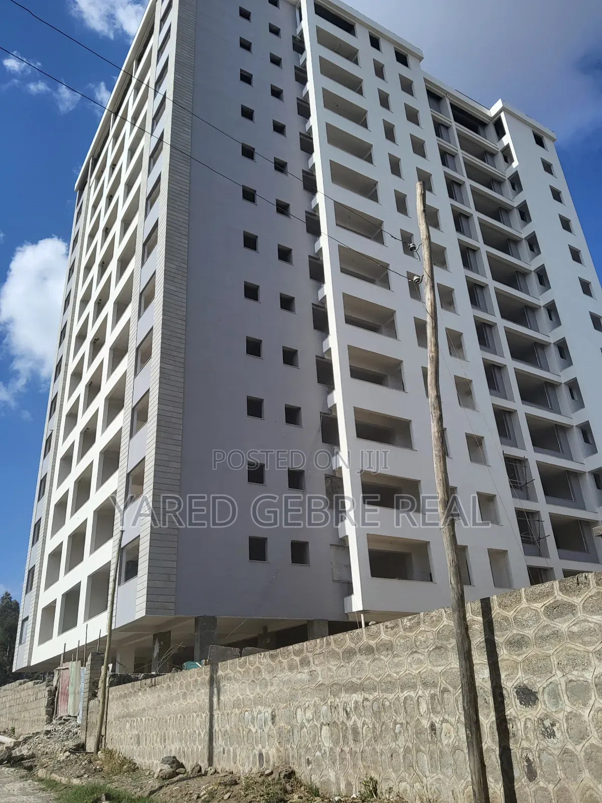 2bdrm Apartment in በCmcየተባበሩት 95% የተገነባ, Yeka for sale